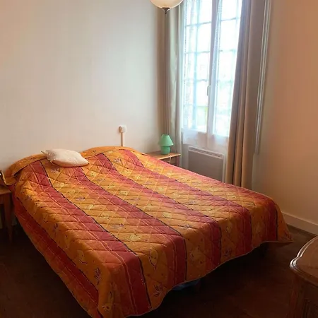 Candide - Croix De Vie Le Boisvinet * Les Bussolleries