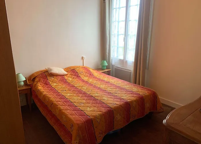 Candide - Croix De Vie Le Boisvinet * Les Bussolleries