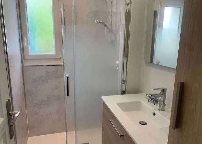 Candide - Croix De Vie Le Boisvinet * Les Bussolleries